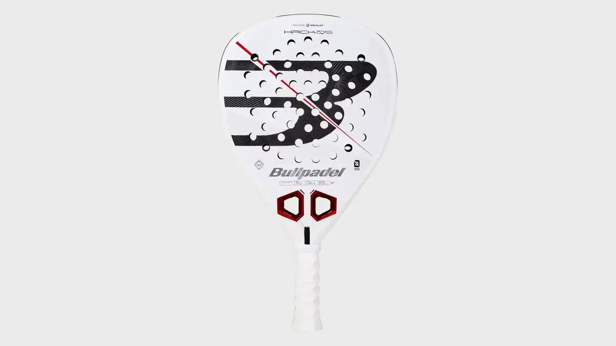 Pala Bullpadel Hack 05, de la colección Pro Line 2027
